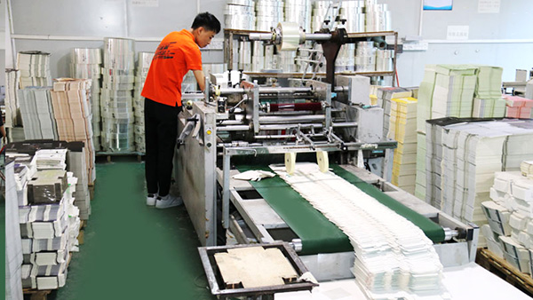 9- Window pasting machine - pasting PVC window